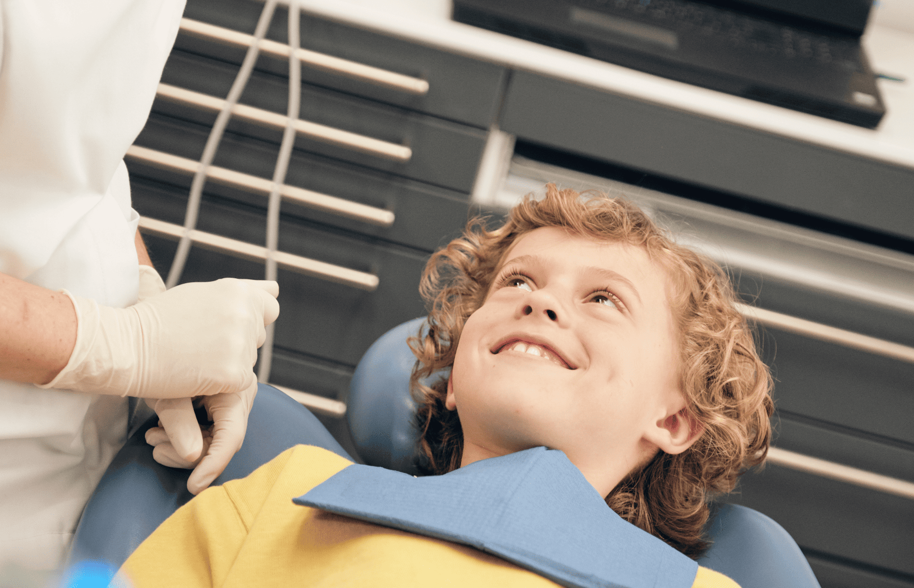 ¿Cuándo llevar a mi hijo al dentista por primera vez?